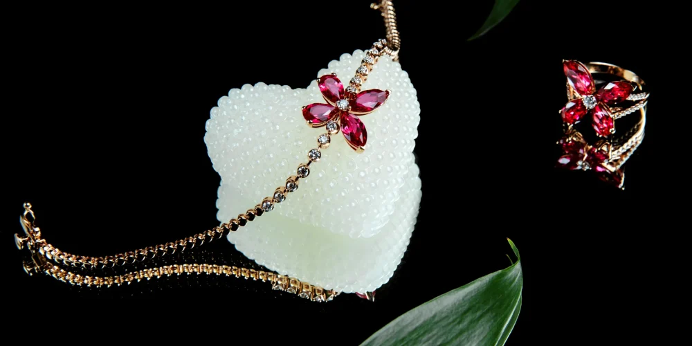 jewellery-set-golden-bracelet-rind